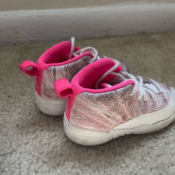 AIR JORDAN 12 - Picture 2 of 3